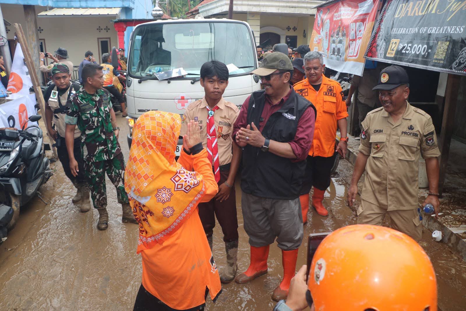 Bupati Sukabumi Tinjau Lokasi Banjir di Cisolok